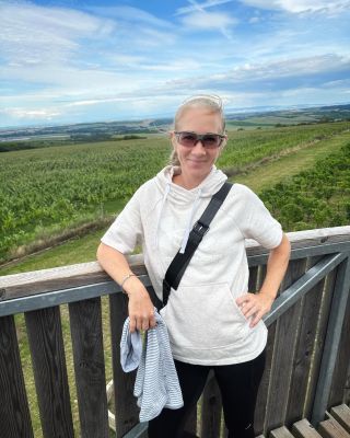 Ta naše vlast je opravdu krásná a rozmanitá 🇨🇿 🍷 . . . . #prochazka #czechgirl #czech #blondgirl #jiznimorava #morava...